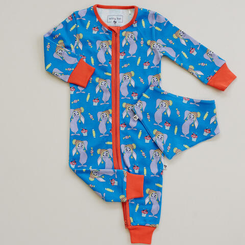Our comfiest zipper-sleeper! Because who has the time for all the snaps during the nightly nappy changes?!
